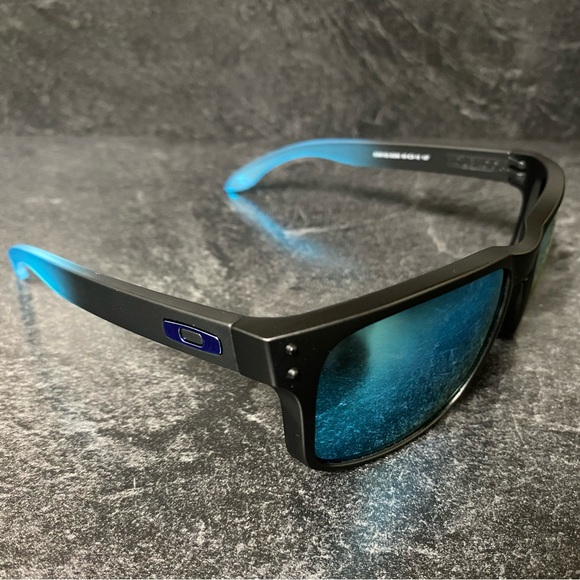Oakley Holbrook Sunglasses - Picture 2 of 3